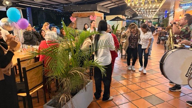 Papayeras en Medellín animando evento social