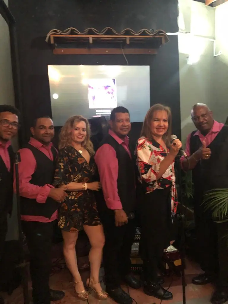 Grupo vallenato en Medellín tocando en vivo para evento social y celebración